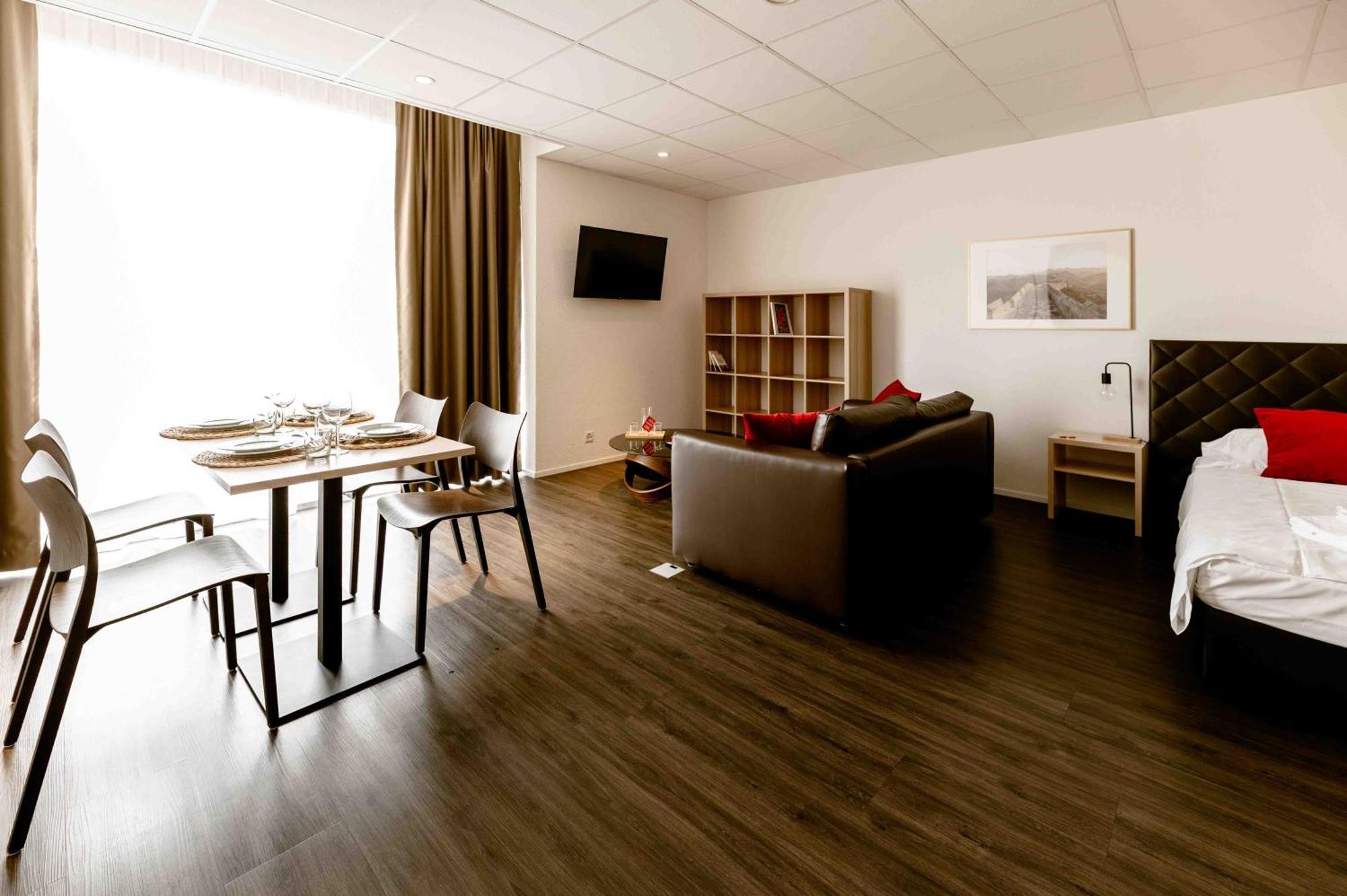 Aparthotel Hine Adon Bern Airport Belp Exterior foto