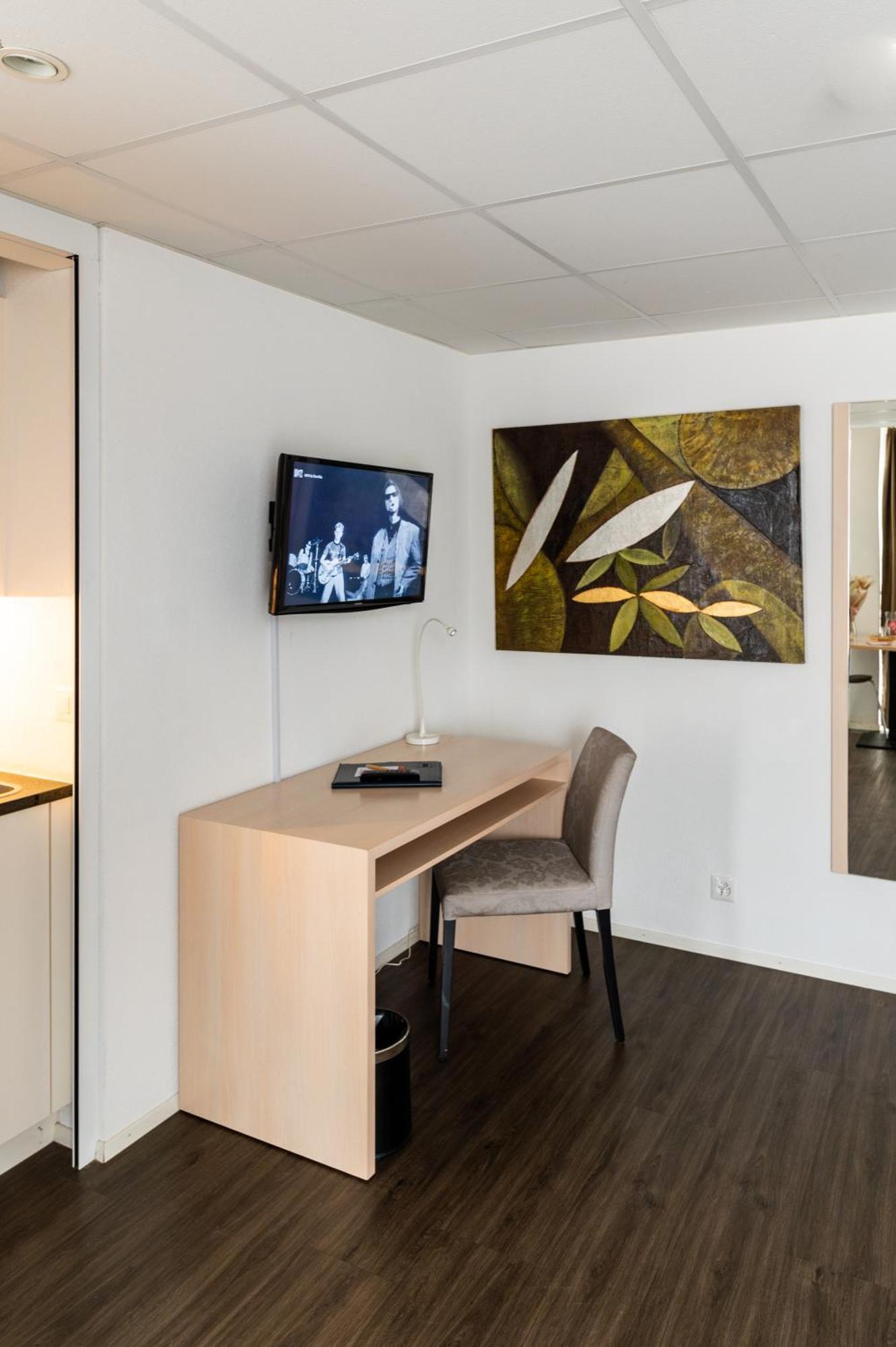 Aparthotel Hine Adon Bern Airport Belp Exterior foto