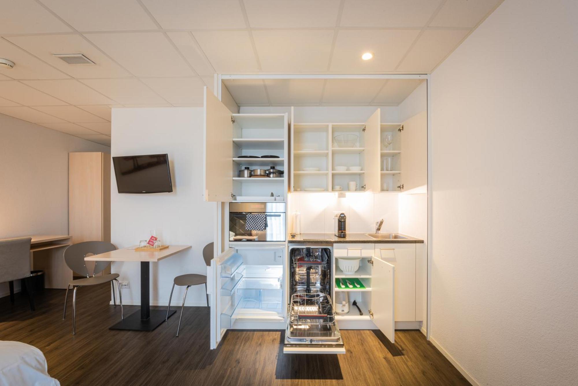 Aparthotel Hine Adon Bern Airport Belp Exterior foto