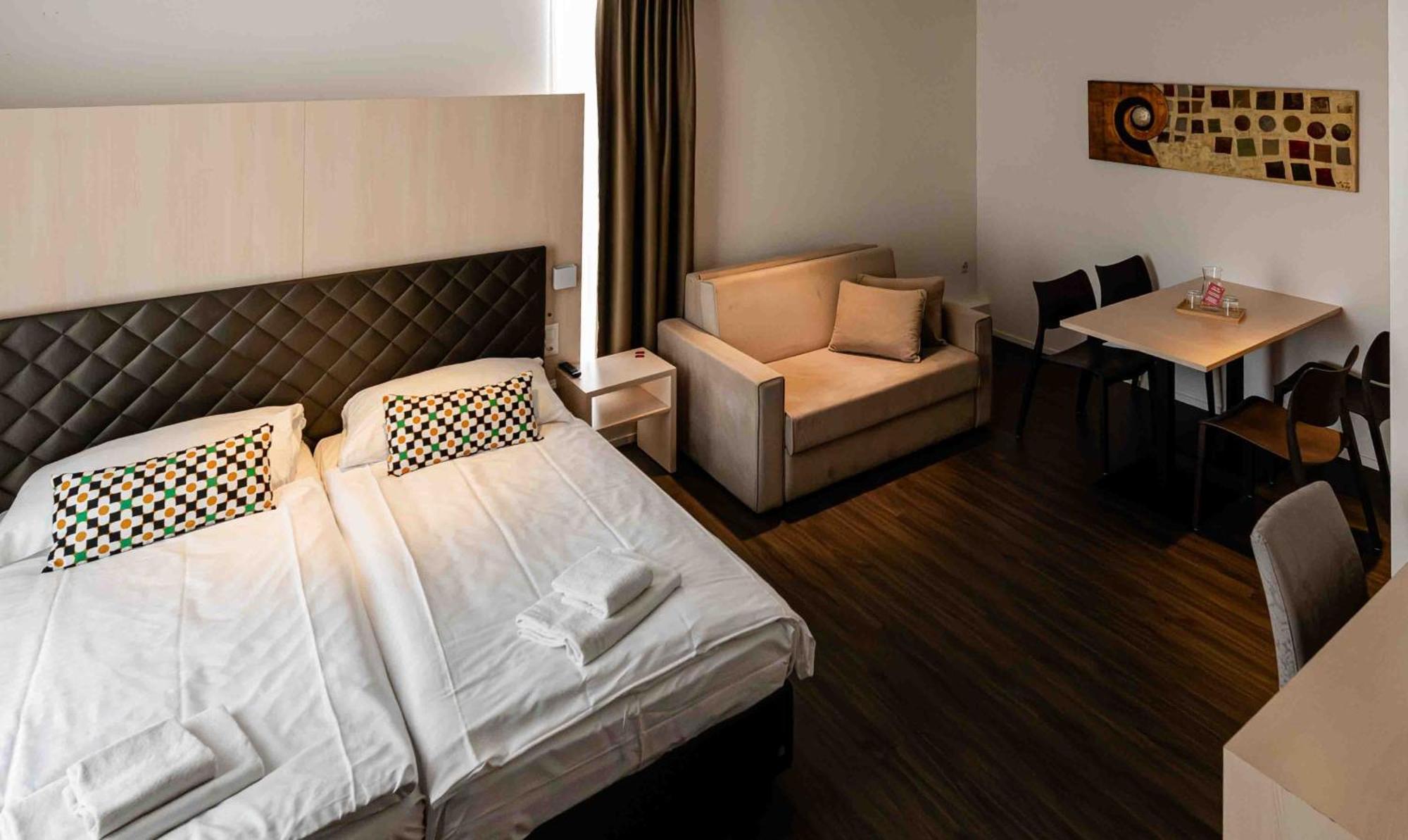 Aparthotel Hine Adon Bern Airport Belp Exterior foto